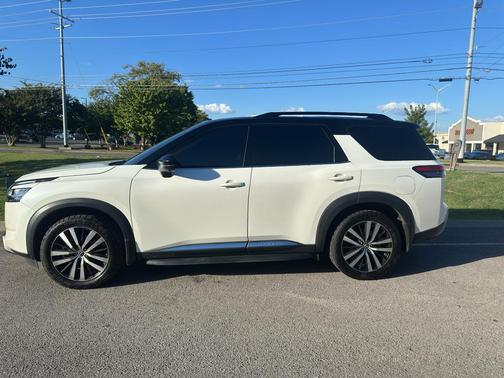 2024 Nissan Pathfinder Platinum 4WD