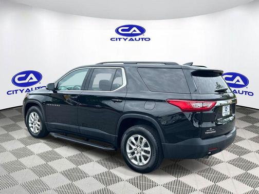 Mosaic Black Metallic 2019 Chevrolet Traverse LT Cloth