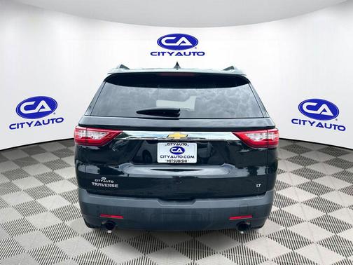 Mosaic Black Metallic 2019 Chevrolet Traverse LT Cloth