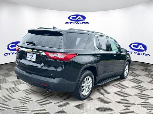 Mosaic Black Metallic 2019 Chevrolet Traverse LT Cloth