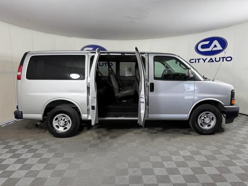 2017 Chevrolet Express 2500 LS