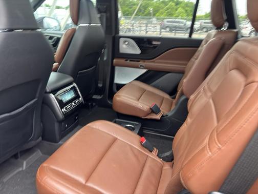 Pristine White Metallic Tri-Coat 2020 Lincoln Aviator Reserve AWD