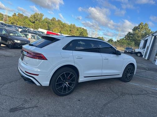 Glacier White Metallic 2023 Audi Q8 55 Premium Plus