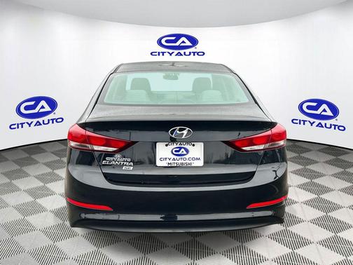 2018 Hyundai ELANTRA SE