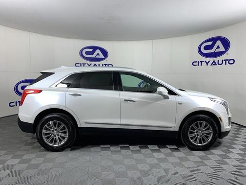 Crystal White Tricoat 2017 Cadillac XT5 Luxury