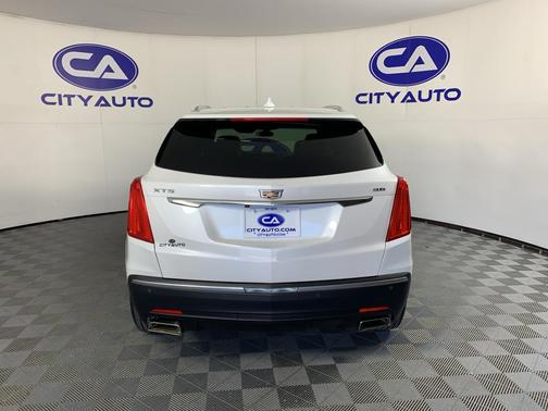 Crystal White Tricoat 2017 Cadillac XT5 Luxury