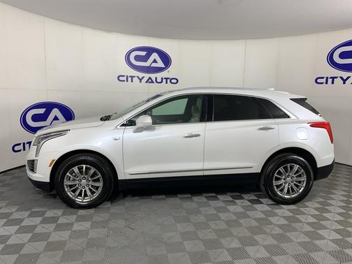 Crystal White Tricoat 2017 Cadillac XT5 Luxury