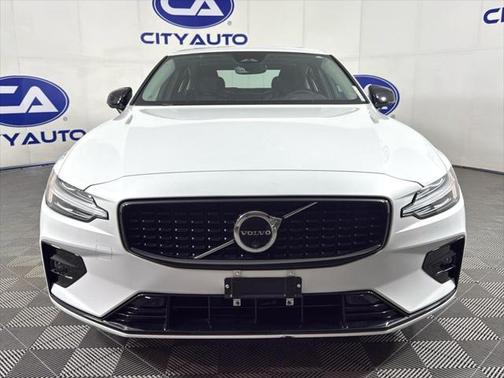 2024 Volvo S60 B5 Plus Dark Theme