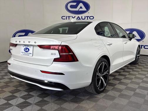 2024 Volvo S60 B5 Plus Dark Theme