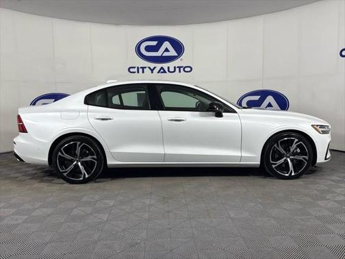2024 Volvo S60 B5 Plus Dark Theme
