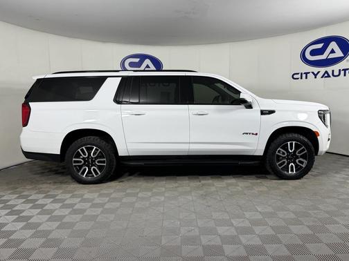 2022 GMC Yukon XL 4WD AT4