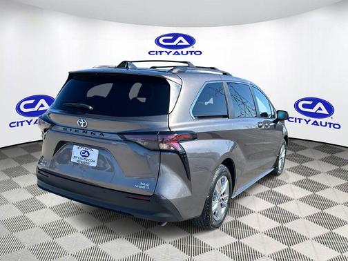2024 Toyota Sienna XLE