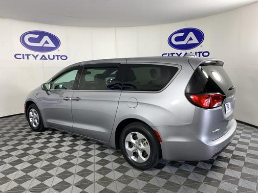 Billet Silver Metallic Clearcoat 2018 Chrysler Pacifica Hybrid Touring Plus