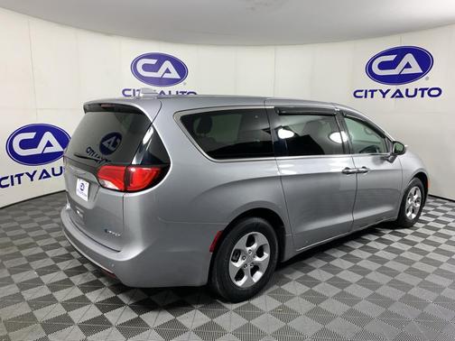 Billet Silver Metallic Clearcoat 2018 Chrysler Pacifica Hybrid Touring Plus