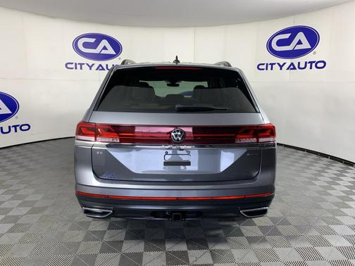 Platinum Gray Metallic 2024 Volkswagen Atlas 2.0T SE w/Technology 4MOTION