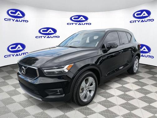 2021 Volvo XC40 T4 Momentum