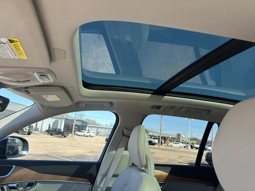 2021 Volvo XC90 T6 Momentum