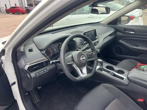 2025 Nissan Altima SV FWD