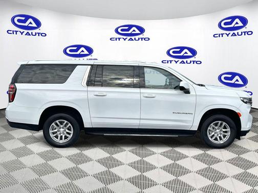 2023 Chevrolet Suburban LT