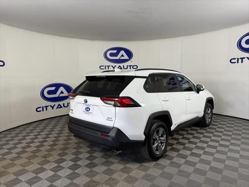 2022 Toyota RAV4 Hybrid XLE