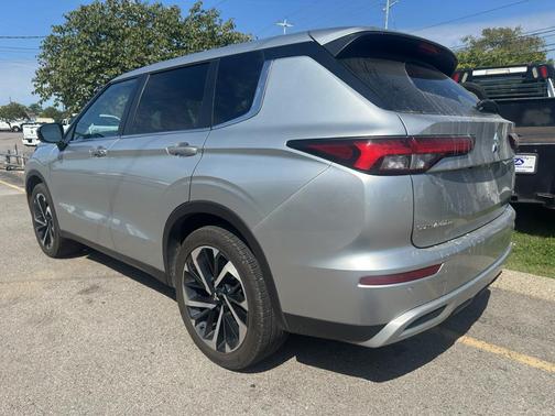2022 Mitsubishi Outlander SE