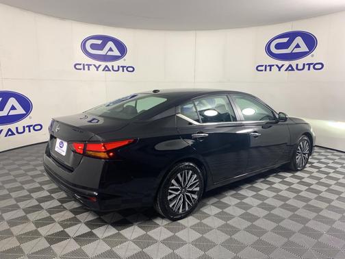 Super Black 2025 Nissan Altima SV FWD