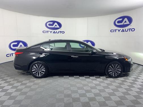 Super Black 2025 Nissan Altima SV FWD