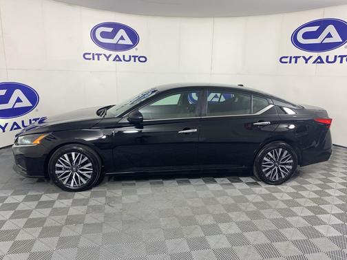 Super Black 2025 Nissan Altima SV FWD