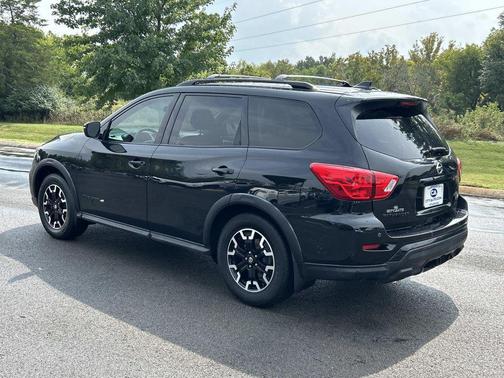 2020 Nissan Pathfinder SV
