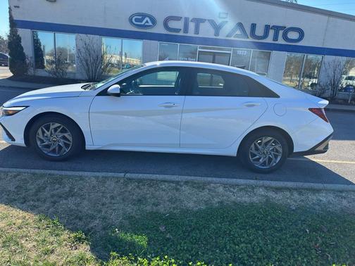 2024 Hyundai ELANTRA SEL