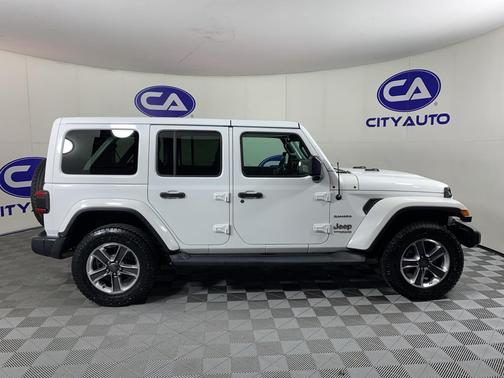 Bright White Clearcoat 2019 Jeep Wrangler Unlimited Sahara