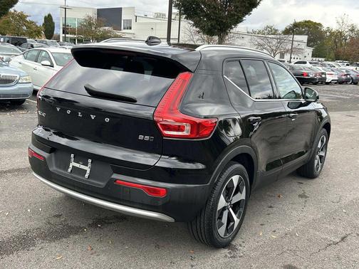 2024 Volvo XC40 B5 Plus Bright Theme