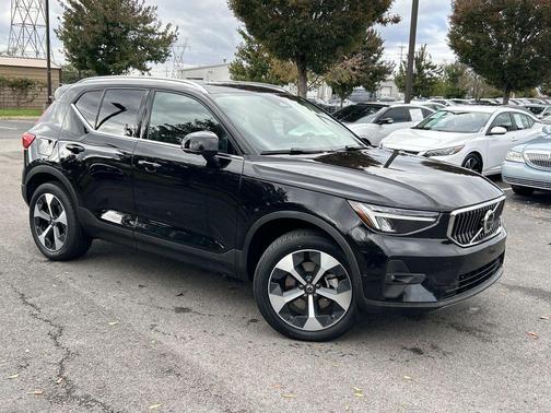 2024 Volvo XC40 B5 Plus Bright Theme