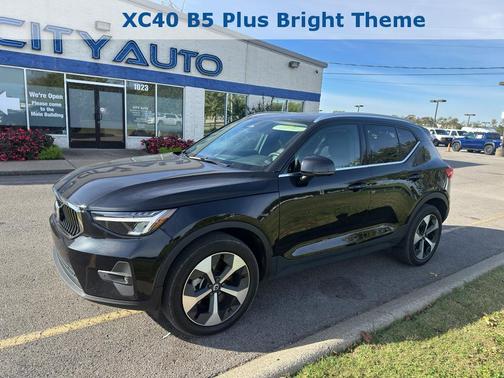 2024 Volvo XC40 B5 Plus Bright Theme