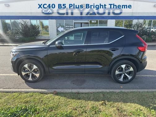 2024 Volvo XC40 B5 Plus Bright Theme