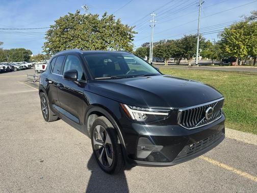 2024 Volvo XC40 B5 Plus Bright Theme