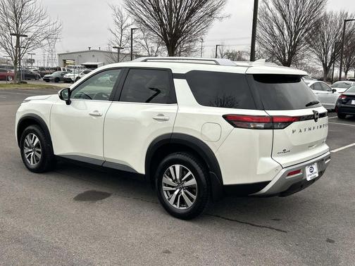 2023 Nissan Pathfinder SL 4WD