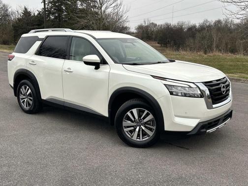 2023 Nissan Pathfinder SL 4WD