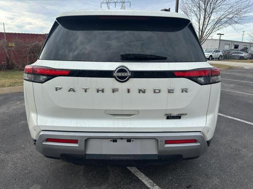 2023 Nissan Pathfinder SL 4WD