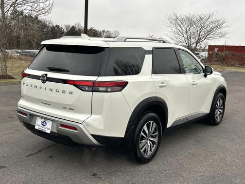 2023 Nissan Pathfinder SL 4WD