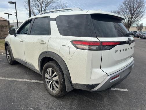 2023 Nissan Pathfinder SL 4WD