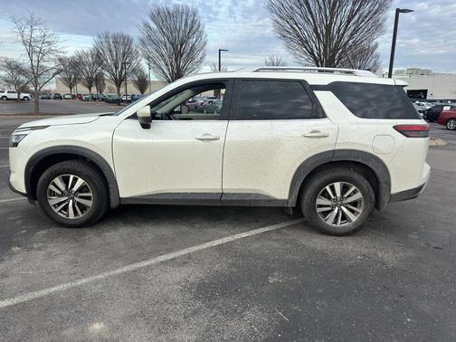 2023 Nissan Pathfinder SL 4WD