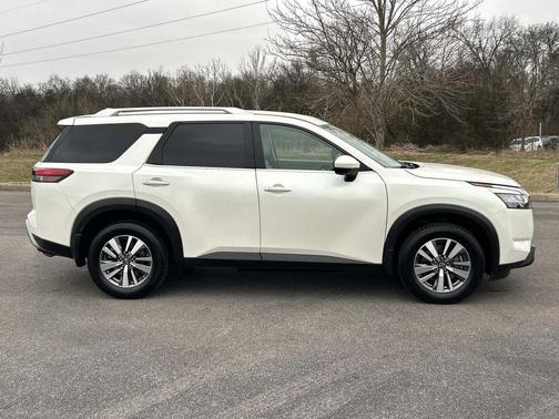 2023 Nissan Pathfinder SL 4WD