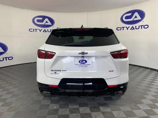 Iridescent Pearl Tricoat 2022 Chevrolet Blazer RS