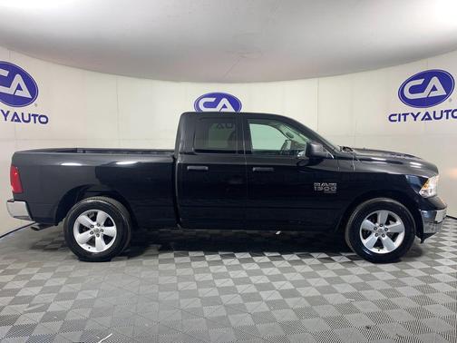 Diamond Black Crystal Pearlcoat 2024 RAM 1500 Classic SLT