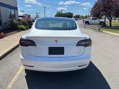 Pearl White Multi-Coat 2022 Tesla Model 3 Long Range