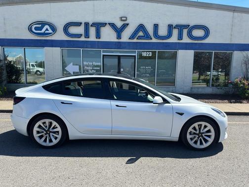 Pearl White Multi-Coat 2022 Tesla Model 3 Long Range