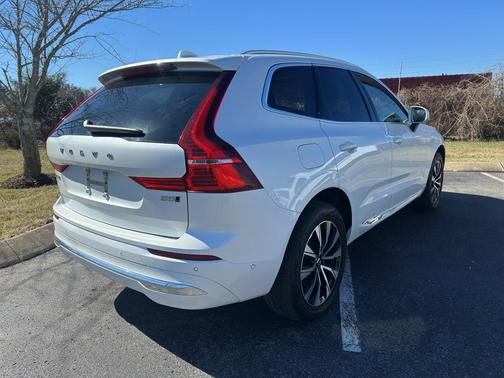 2023 Volvo XC60 B5 Plus Bright Theme