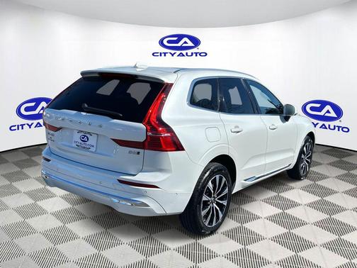 2023 Volvo XC60 B5 Plus Bright Theme