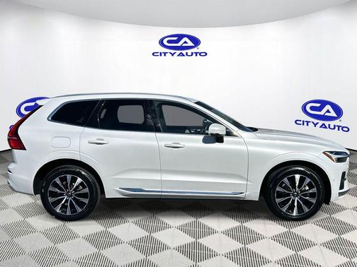 2023 Volvo XC60 B5 Plus Bright Theme